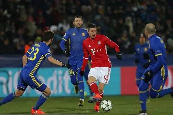 尼黑的中场 尼黑的中场